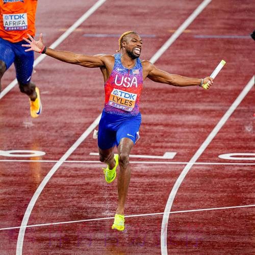 贝纳维德斯获得冠军 桑德斯领跑总成绩榜